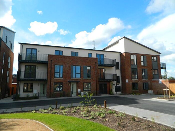 2 Bedroom Flat To Rent In Winterton Square, Horsham, RH13