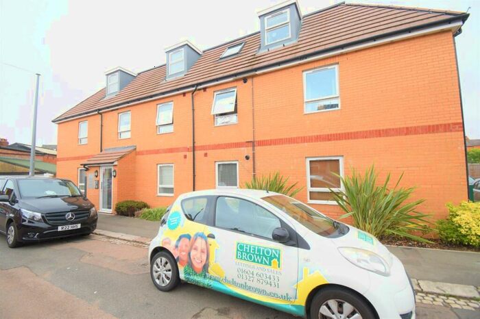 1 Bedroom Apartment To Rent In Ruskin Road, Northampton, NN2