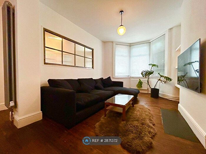 2 Bedroom Flat To Rent In Perth Road, London, E10