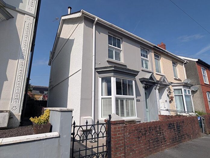 3 Bedroom Semi-Detached House For Sale In Thomas Street, Llandeilo, Carmarthenshire., SA19