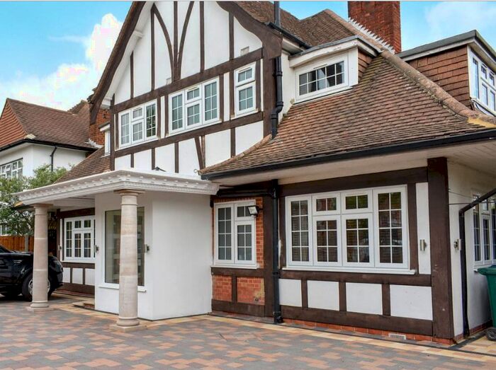 5 Bedroom Detached House To Rent In Green Lane, Edgware, HA8