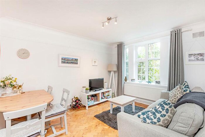 2 Bedroom Flat To Rent In Rosemary Gardens, Mortlake, SW14