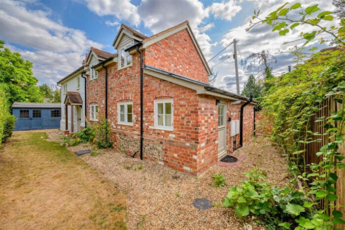 3 Bedroom Detached House For Sale In The Hamlet, Gallowstree Common, RG4