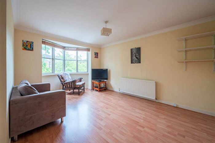 1 Bedroom Flat For Sale In Halley Gardens, Blackheath, London, SE13