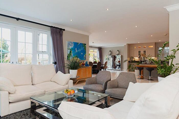 5 Bedroom Detached House For Sale In Walpole Avenue, Chipstead, CR5