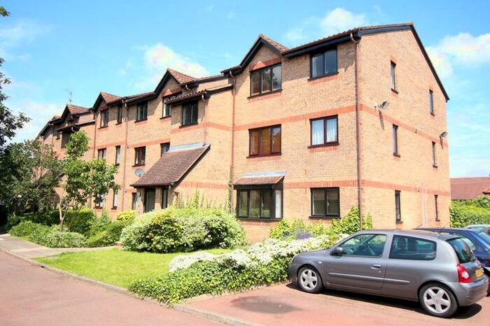 1 Bedroom Apartment To Rent In Isabella Close, Southgate, N14