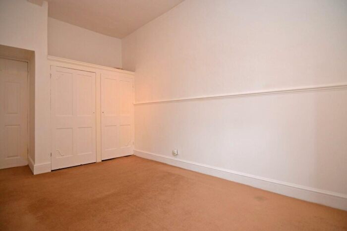 1 Bedroom Flat For Sale In Frog Hall Drive, Wokingham, RG40