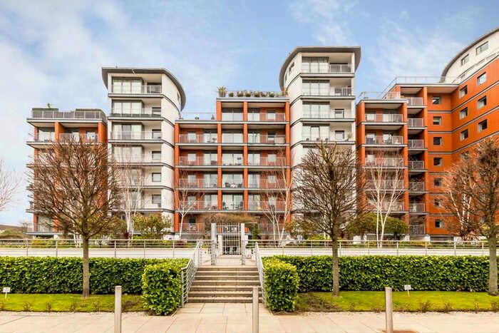 3 Bedroom Flat To Rent In Holland Gardens, Brentford, TW8