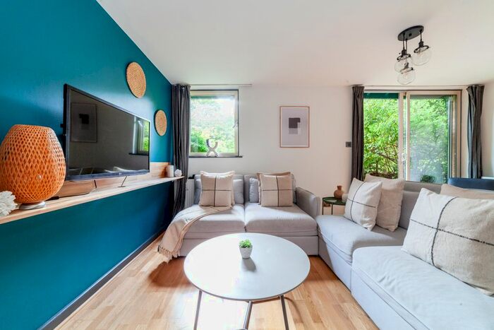 2 Bedroom Flat To Rent In Cape Yard, London, E1W