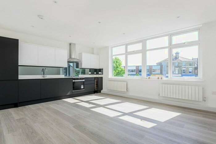 2 Bedroom Flat To Rent In Friary Place, Strood, Rochester, ME2
