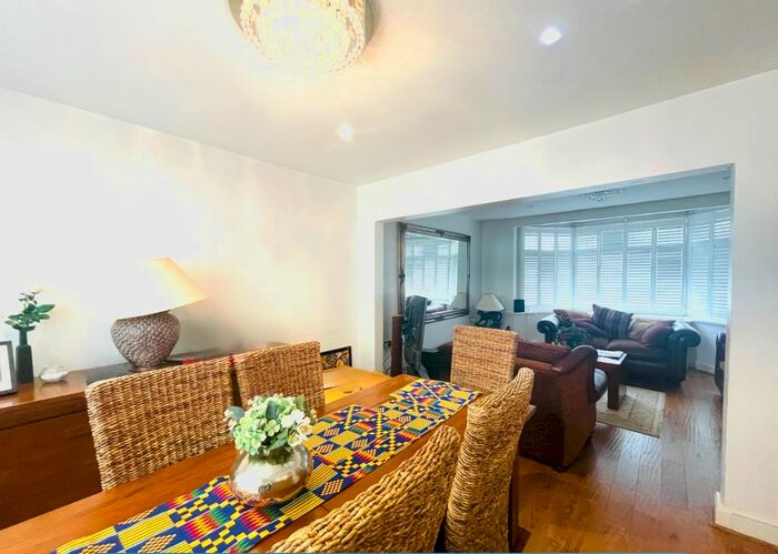 4 Bedroom Semi-Detached House To Rent In Dollis Hill Avenue, Dollis Hill, NW2