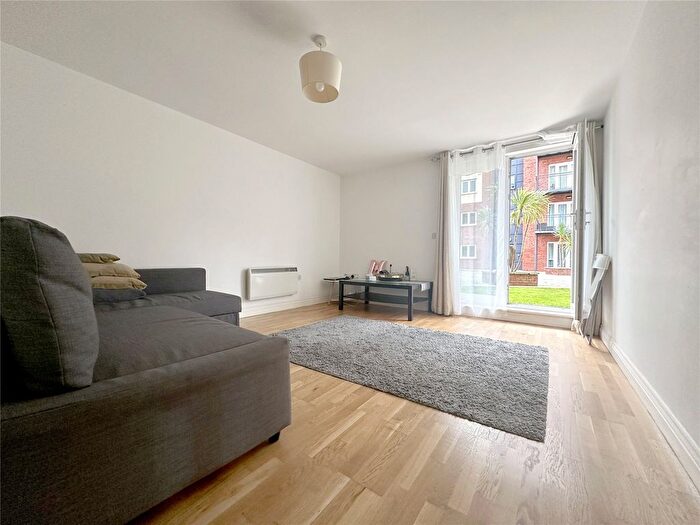 2 Bedroom Flat To Rent In New North Road, Exeter, EX4