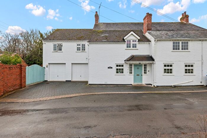 4 Bedroom Semi Detached House For Sale In Ullenhall, Henley-In-Arden, Warwickshire, B95