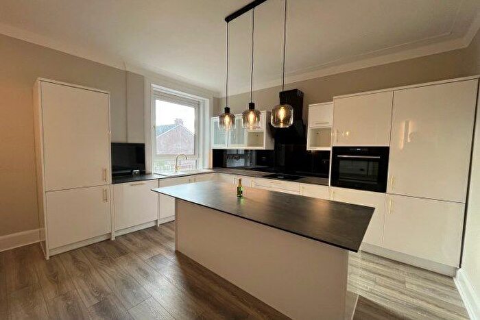 3 Bedroom Flat To Rent In East Academy Street, Wishaw, ML2