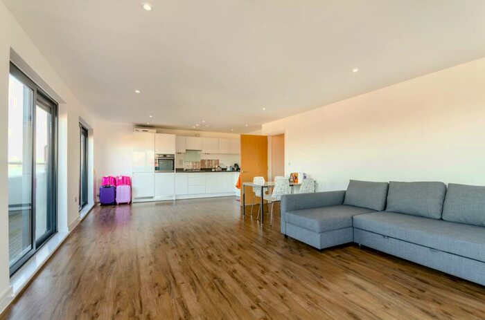 2 Bedroom Flat To Rent In Ewell Road, Surbiton, KT6