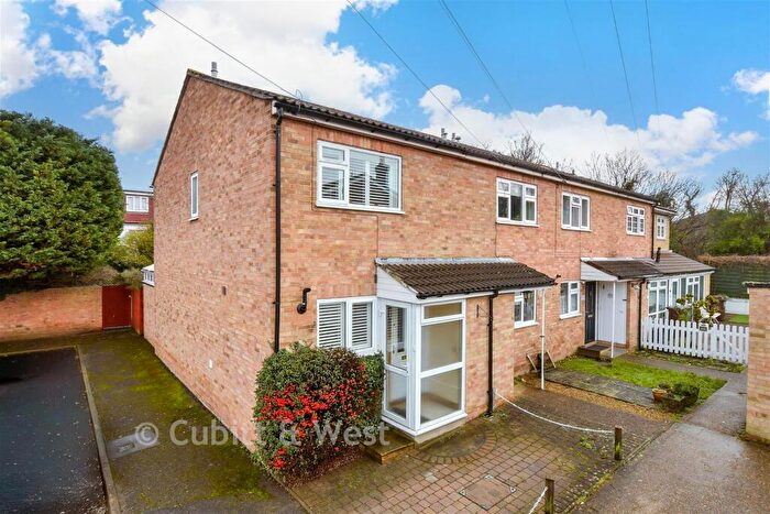 2 Bedroom End Of Terrace House For Sale In Gauntlett Road, Sutton, Surrey, SM1