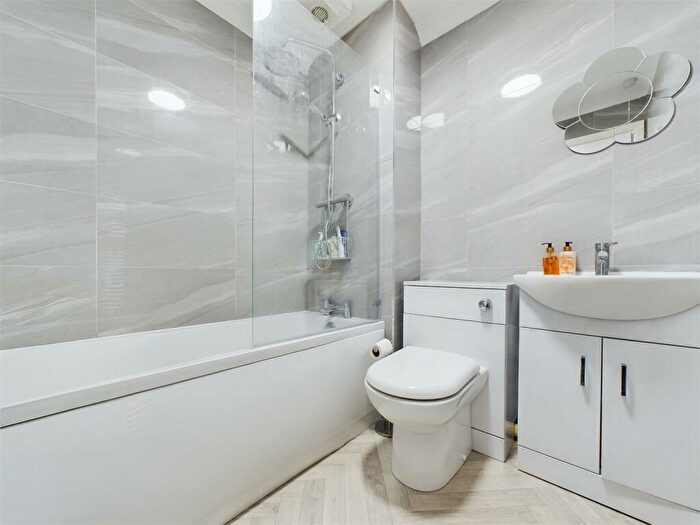 1 Bedroom Apartment For Sale In Oxford Street, Tynemouth, NE30