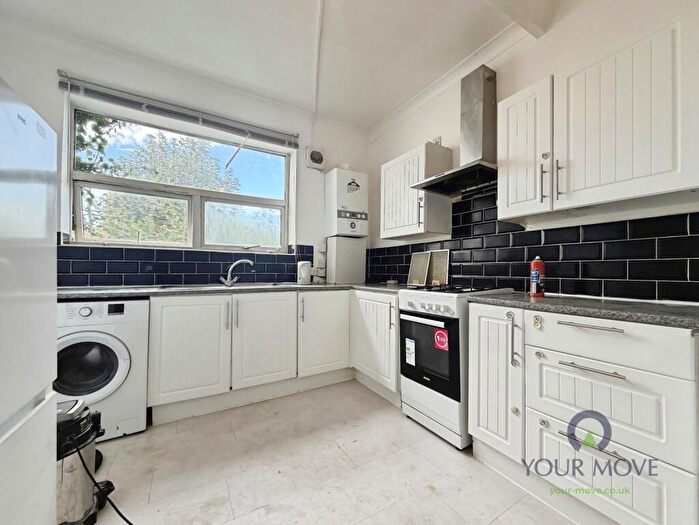 3 Bedroom Flat To Rent In College Avenue, Gillingham, Kent, ME7