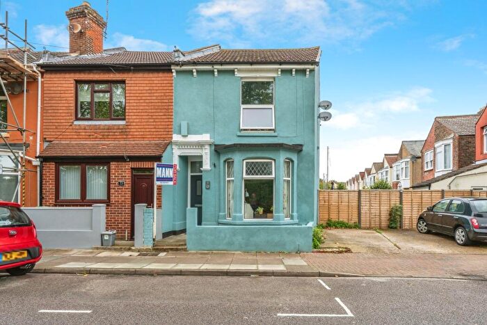 3 Bedroom End Of Terrace House For Sale In George Street, Portsmouth, Hampshire, PO1