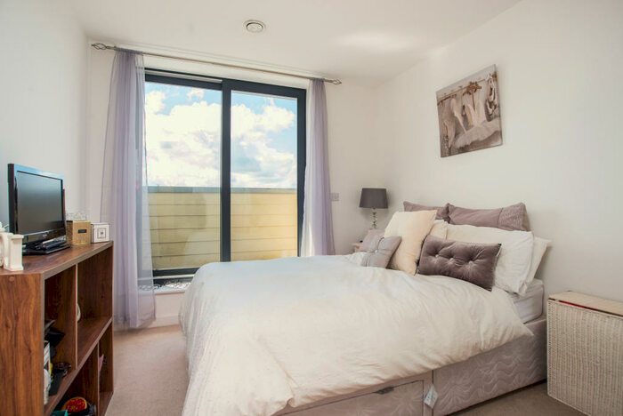 1 Bedroom Apartment To Rent In Addlestone, KT15