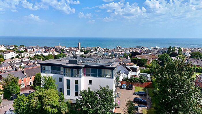 2 Bedroom Flat For Sale In Winterbourne Road, Teignmouth, TQ14