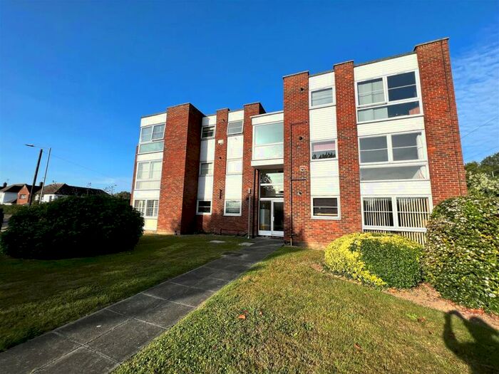 1 Bedroom Apartment To Rent In Thorpe Hall Avenue, Southend-On-Sea, SS1