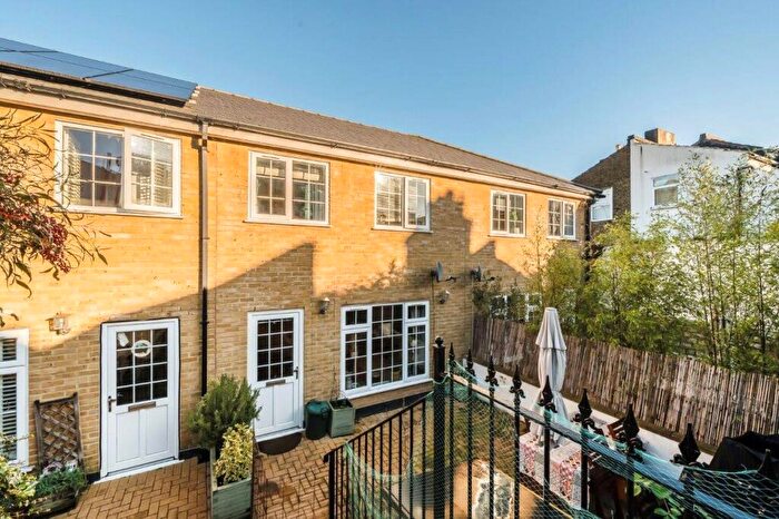 2 Bedroom Property For Sale In Michael Close, Bow, London, E3