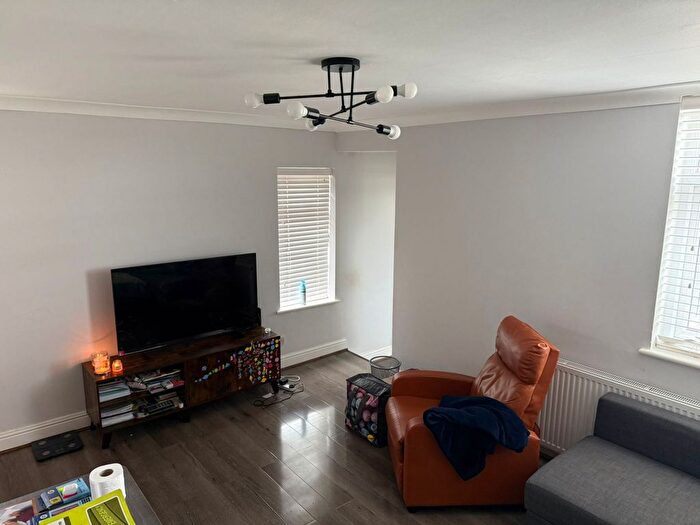 1 Bedroom Flat To Rent In Bells Hill, Barnet, EN5