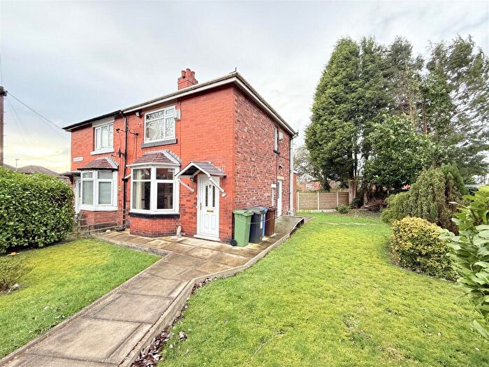 3 Bedroom Semi Detached House For Sale In Hartshead Road, Ashton-Under-Lyne, OL6