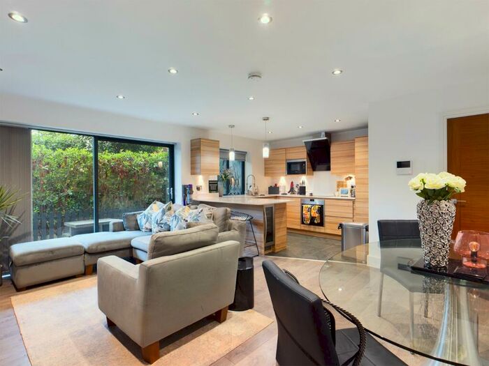 2 Bedroom Apartment To Rent In Chertsey, Surrey, KT16