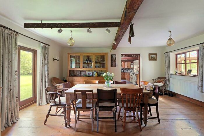 4 Bedroom Detached House For Sale In Standish Lane, Moreton Valence, Gloucester, GL2