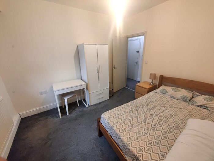 2 Bedroom Flat To Rent In High Road Leyton, London, E10