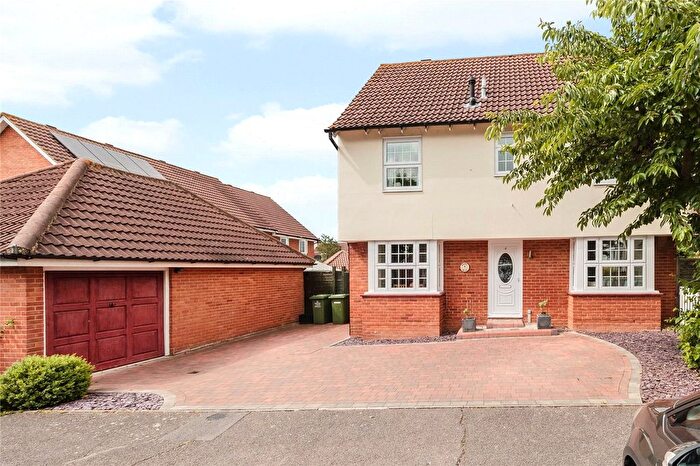 4 Bedroom Detached House To Rent In Bowfell Drive, Langdon Hills, Essex, SS16