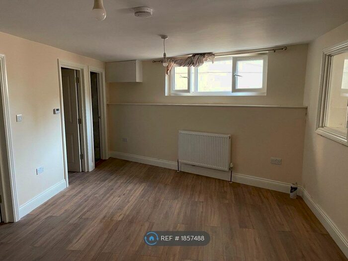 2 Bedroom Flat To Rent In Lower Range Road, Gravesend, DA12