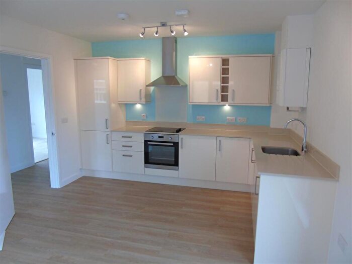 2 Bedroom Flat To Rent In Town Centre, Hatfield, AL10
