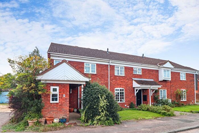 3 Bedroom End Of Terrace House For Sale In Chinnor Close, Bedford, MK41