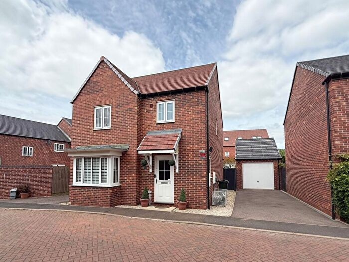 3 Bedroom Detached House For Sale In Foxtail Crescent, Bodicote, OX15