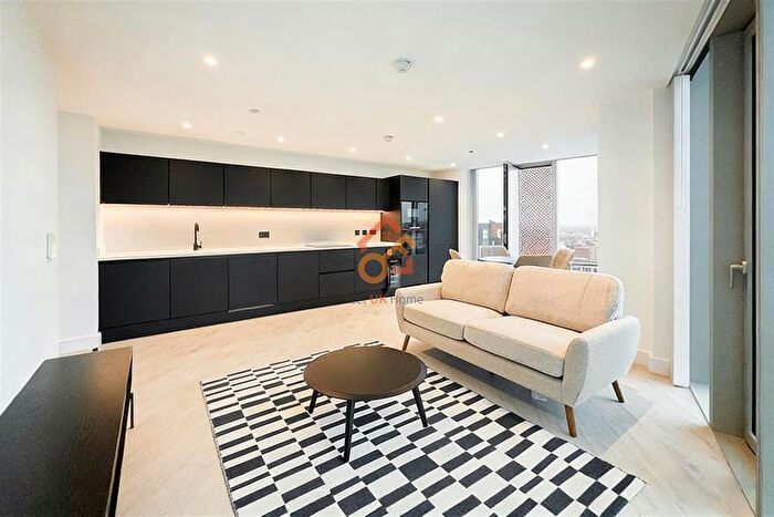 2 Bedroom Flat To Rent In Vista River Tower, Trinity Way, Manchester, M3