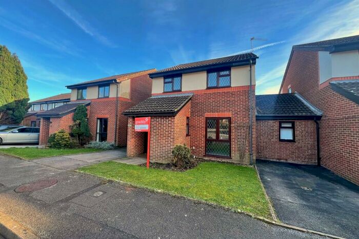 3 Bedroom Link Detached House To Rent In Badger Farm, SO22