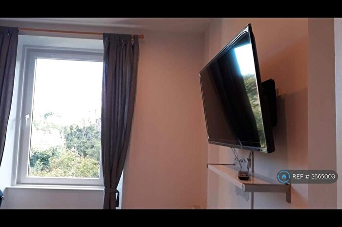 2 Bedroom Flat To Rent In Gorgie Road, Edinburgh, EH11