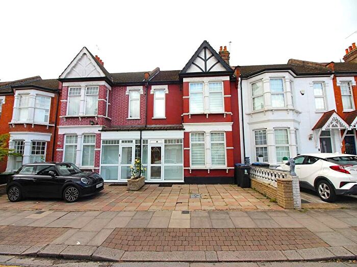 3 Bedroom House To Rent In Belsize Avenue, N13