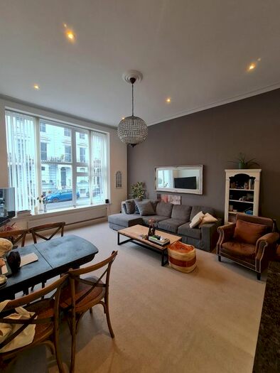 2 Bedroom Flat To Rent In Arundel Court, Ladbrooke Grove, W11