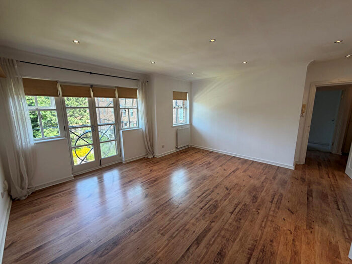 2 Bedroom Flat To Rent In , High Road, E18