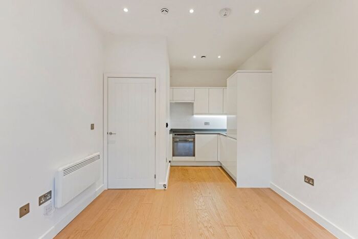1 Bedroom Flat To Rent In Grosvenor Road, St.Albans, AL1