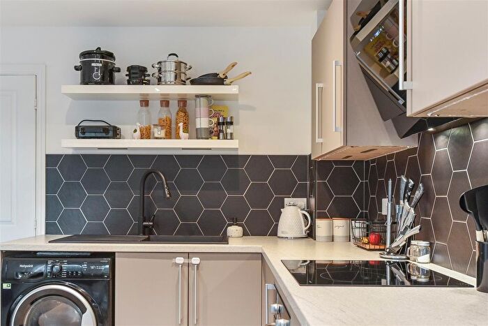 1 Bedroom Flat For Sale In Kiln Mews, Hambrook, Chichester, PO18