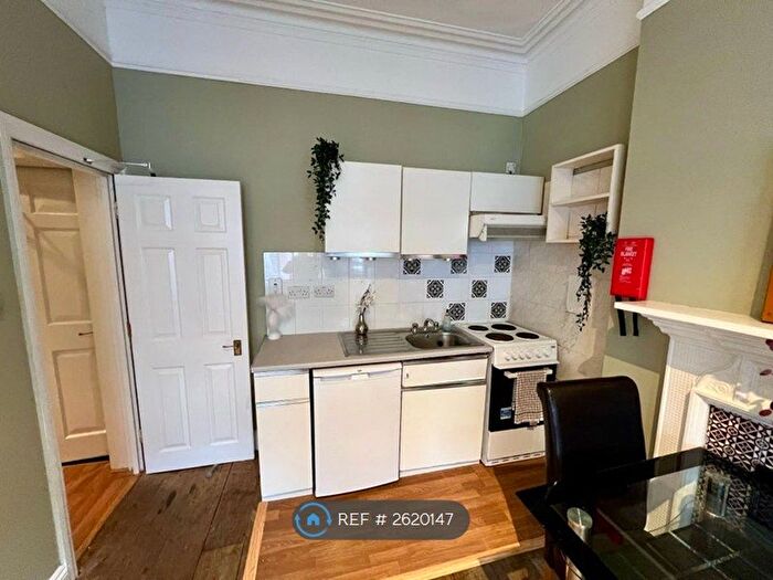 1 Bedroom Flat To Rent In Castletown Road, London, W14
