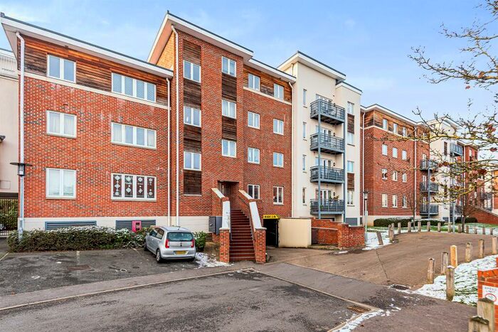 2 Bedroom Apartment To Rent In Kingsquarter, Maidenhead, SL6