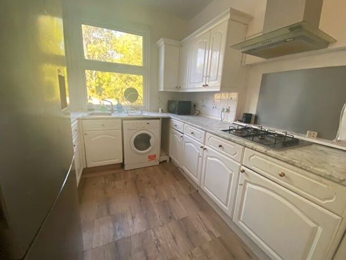 4 Bedroom Flat To Rent In Watford Way, London, NW4