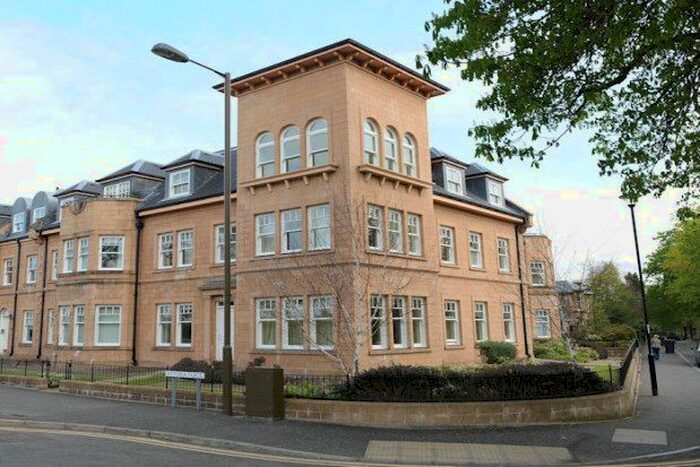 3 Bedroom Flat To Rent In Victoria Place, Stirling, FK8