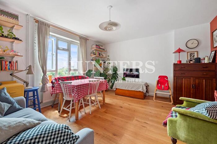 2 Bedroom Flat To Rent In John Kennedy Court, Newington Green Road, London, N1